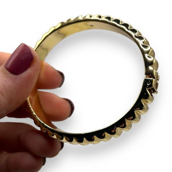 NEW Macy's ON 34TH Gold Textured Bangle Bracelet Minimalist Modern Hinge - Picture 6 of 9